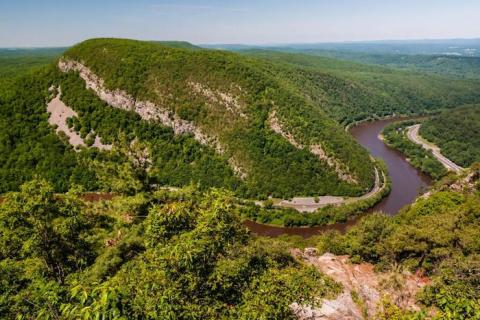 Mount Tammany Is A Challenging Hike In New Jersey That Will Make Your Stomach Drop