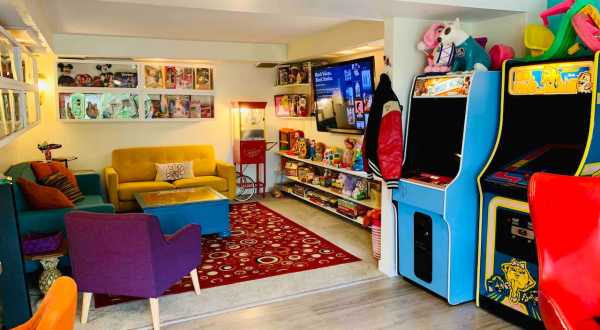 This Radical 1980s Themed Airbnb In Washington Is A Blast From The Past