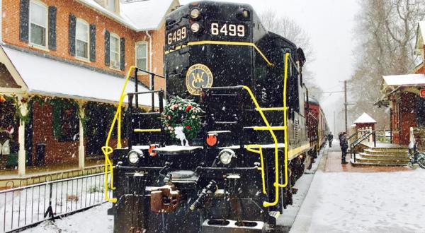 Hop Aboard The Santa Express In Pennsylvania To Feel The Magic Of The Season