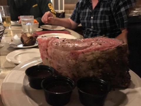 Schwarz's Supper Club In Wisconsin Serves Up Some Of The Biggest Steaks In The State      