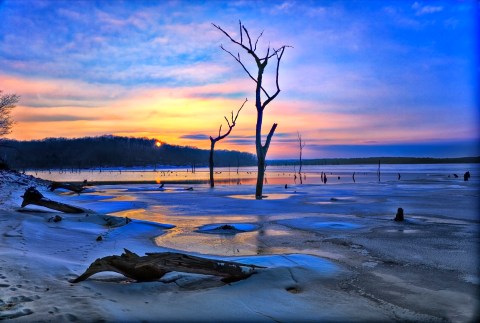 Clinton Lake Is A Stunning Kansas Winter Scene To Explore When It's Cold Out