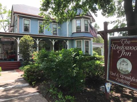 Stay Overnight In A 150-Year-Old Hotel, 1870 Wedgwood Inn, That's Said To Be Haunted In Pennsylvania