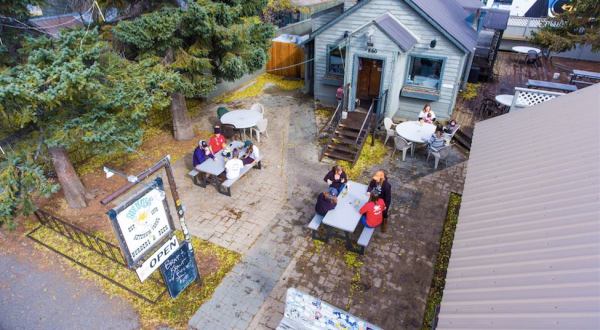 Everybody Should Try Idaho’s Most Iconic Burger At Grumpy’s In Sun Valley