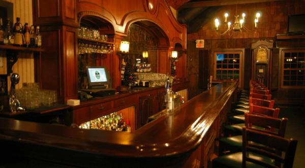 The Oldest Bar In Illinois Has A Fascinating History