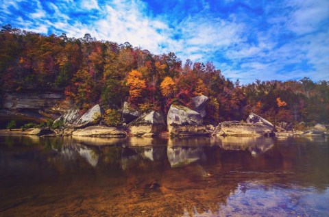 Take A River Hike In Kentucky That's Filled With Unique Rocky Water Views