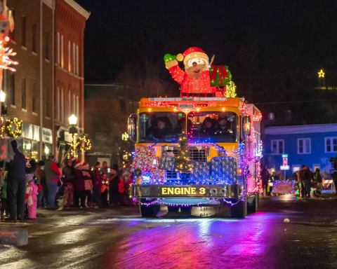 Vermont's Enchanting Winter Lights Holiday Drive-Thru Parade Is Sure To Delight