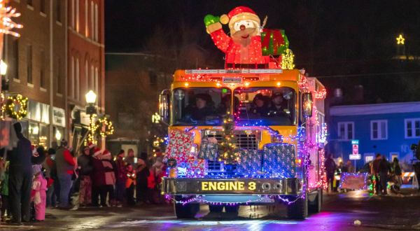 Vermont’s Enchanting Winter Lights Holiday Drive-Thru Parade Is Sure To Delight
