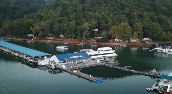 Enjoy Dinner With An Unbeatable View At The Stardust Marina In Tennessee