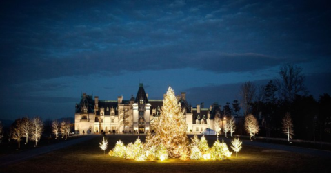 The Biltmore In North Carolina Gets All Decked Out For Christmas Each Year And It's Beyond Enchanting