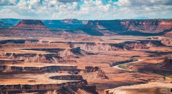 Take A Short Stroll To The Green River Overlook In Utah, Where You’ll See A Vast, Awe-Inspiring Landscape
