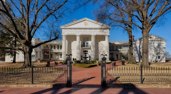 Enjoy Free Admission To An 1830s Home-Turned-Museum At Arksansas’ Historic Old State House Museum