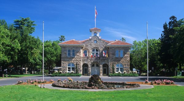 Sonoma Plaza Is A Historic Landmark In Northern California That Dates Back To The 1800s