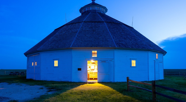 One Of The Only 16-Sided Round Barns In The U.S. Is Right Here In Kansas