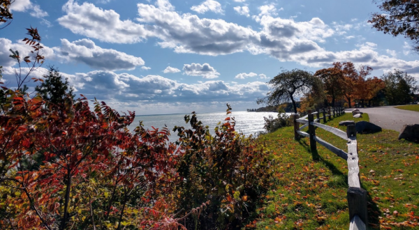 Lake Huron Roadside Park Is A Magnificent Overlook Near Detroit That’s Worthy Of A Little Adventure