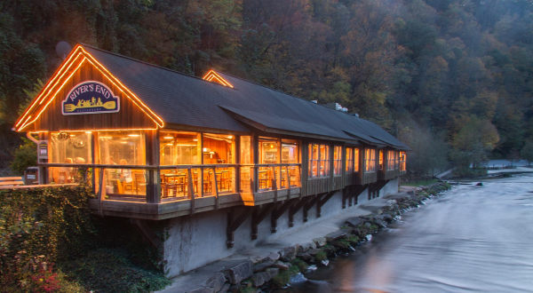 The River Views From River’s End Restaurant In North Carolina Are As Praiseworthy As The Food