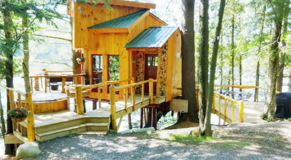 A Romantic Getaway Awaits You At This Enchanting Treehouse Cabin in Vermont