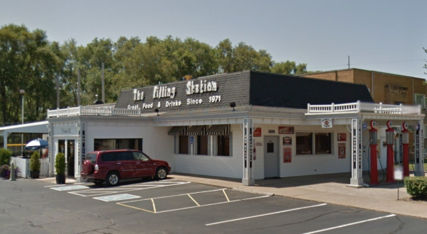 Delicious Food Awaits You At One Of Iowa’s Quirkiest Restaurants, The Filling Station