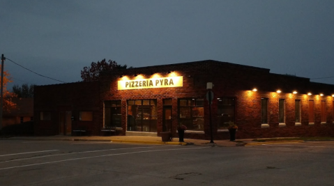 The Little City Of Norwalk, Iowa Is Home To A Pizza Place That's Out Of This World Good