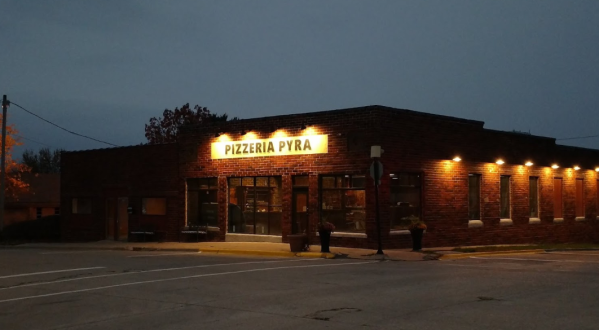 The Little City Of Norwalk, Iowa Is Home To A Pizza Place That’s Out Of This World Good