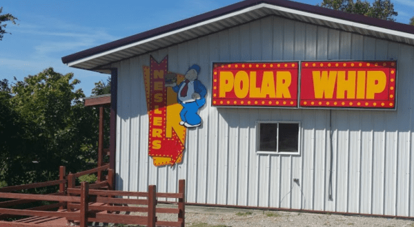 You Don’t Have To Wait For Winter To Eat The Delicious, Affordable Burgers At Polar Whip In Illinois