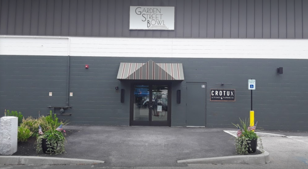 Visit A Luxury Bowling Alley In Maine That Also Has A Fantastic Gastro Pub At Garden Street Bowl