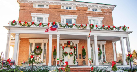 Antrim 1844 Hotel In Maryland Gets All Decked Out For Christmas Each Year