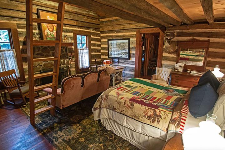 Historic Log Cabin Airbnb Bedroom Arkansas