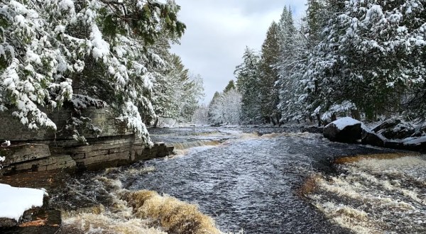 Michigan’s Grand Canyon Of The Upper Peninsula Looks Even More Spectacular In the Winter