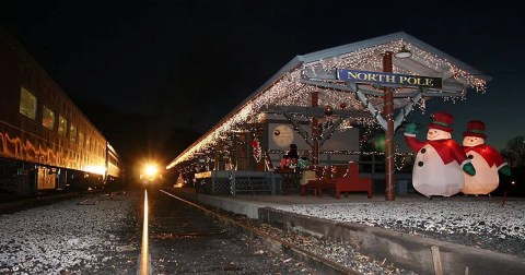 Sip Hot Chocolate And Visit Santa Claus On The North Pole Limited Christmas Train Excursion In Tennessee