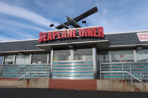 Visit Seaplane Diner, The Small Town Diner In Rhode Island That's Been Around Since The 1950s