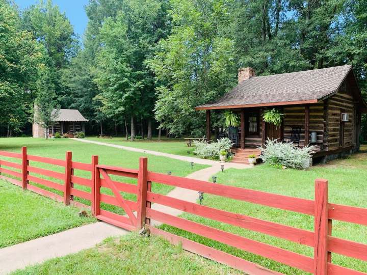 Historic Log Cabin Airbnb Arkansas