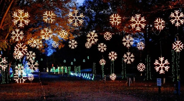 Tennessee’s Enchanting Dancing Lights Of Christmas Holiday Drive-Thru Is Sure To Delight