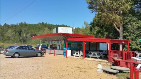 The Frosty Mug Is A Tiny, Old-School Drive-In That Might Be One Of The Best Kept Secrets In Alabama