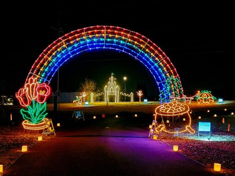 Drive Through 2.5 Miles Dotted With Over One Million Lights At Galaxy Of Lights In Alabama
