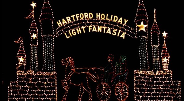 Connecticut’s Enchanting 2-Mile Holiday Light Fantasia Drive-Thru Is Sure To Delight