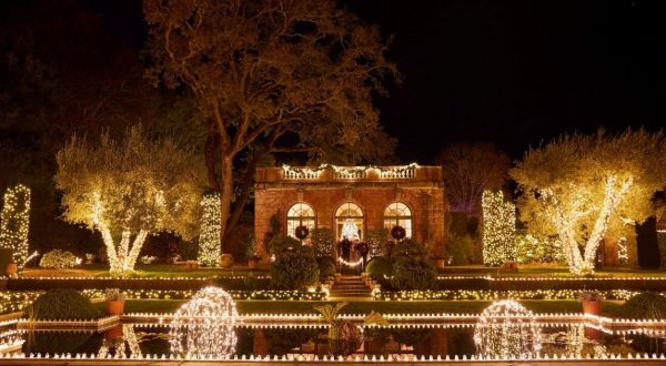 The Holiday Display At The Historic Filoli House In Northern California Is Delightfully Festive
