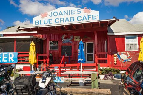 Dine At Joanie's Blue Crab Cafe In Florida For A Meal You'll Never Be In A Rush To Finish
