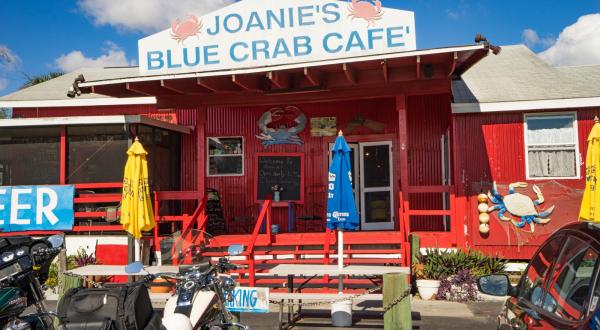 Dine At Joanie’s Blue Crab Cafe In Florida For A Meal You’ll Never Be In A Rush To Finish