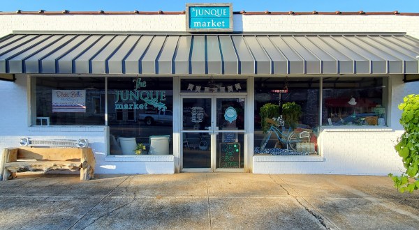 The Quirky Market In Alabama Where You’ll Find Terrific Treasures