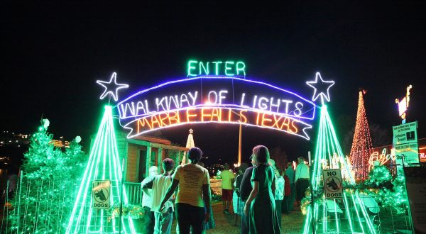 Wander Through 2 Million Holiday Lights For Free At Walkway Of Lights In Texas