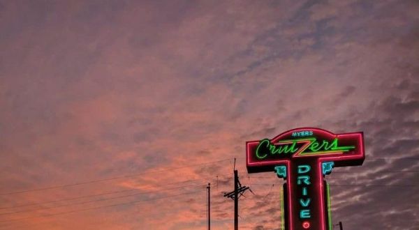 Myers Cruizzers Drive-In Is A Tiny, Old-School Drive-In That Might Be One Of The Best Kept Secrets In Arkansas