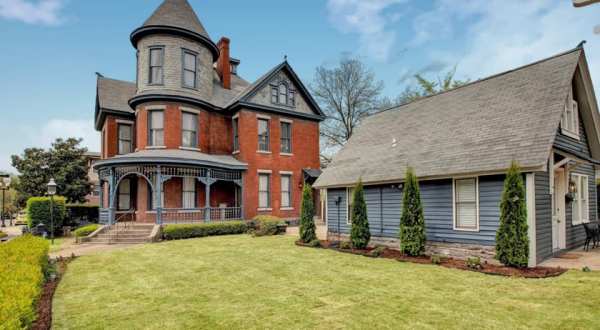 Experience Comfort and Class Fit For Royalty at This Victorian Hotel in Arkansas