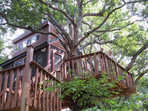There's A Treehouse Village In Illinois Where You Can Spend The Night
