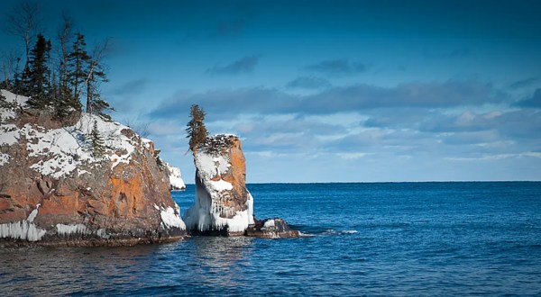 Marvel At A 70-Foot Frozen Waterfall This Winter With A Snowy Trip To Tettegouche State Park
