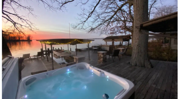 Forget The Resorts, Rent This Charming Waterfront Cabin In Ohio Instead
