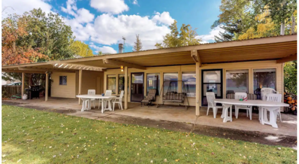 Forget The Resorts, Rent This Charming Waterfront Lake House In Utah Instead