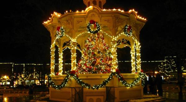 These 8 Small Towns In Ohio Honor Christmas In The Most Magical Way