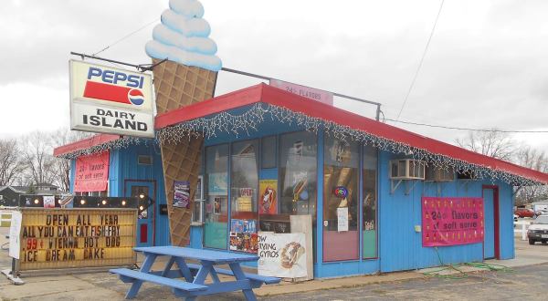 Visit Dairy Island, The Small-Town Diner In Wisconsin That’s Been Around Since The 1990s