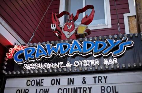 Get A Taste Of Cajun Country When You Visit Crawdaddy's Restaurant And Oyster Bar In Tennessee
