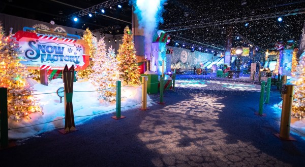 Walk Through All Of Your Favorite Christmas Movies In This Epic Holiday Attraction In Florida